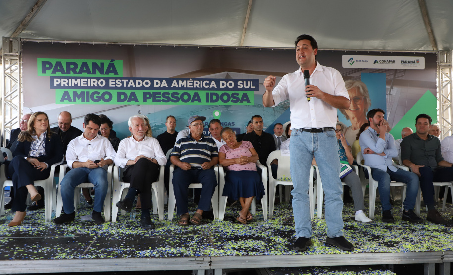 Com piscina e mobília, Ratinho Junior inaugura Condomínio do Idoso de Arapongas