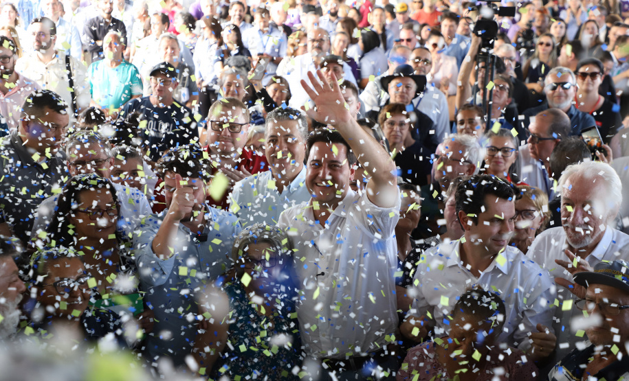 Com piscina e mobília, Ratinho Junior inaugura Condomínio do Idoso de Arapongas
