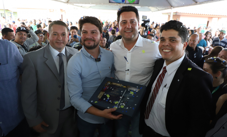 Com piscina e mobília, Ratinho Junior inaugura Condomínio do Idoso de Arapongas