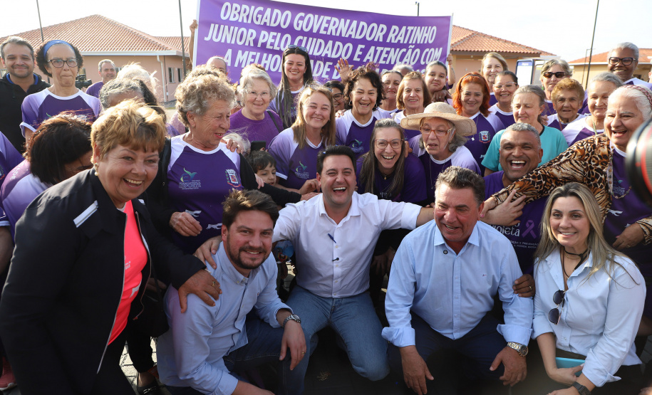 Com piscina e mobília, Ratinho Junior inaugura Condomínio do Idoso de Arapongas