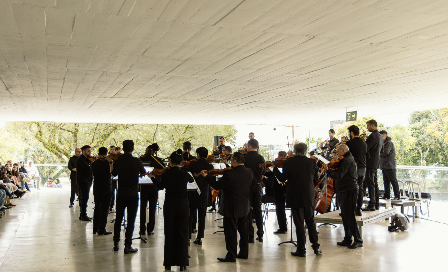 Orquestra Sinfônica do Paraná apresenta neste sábado (05) a terceira edição do concerto “Mostly Mozart” no Museu Oscar Niemeyer