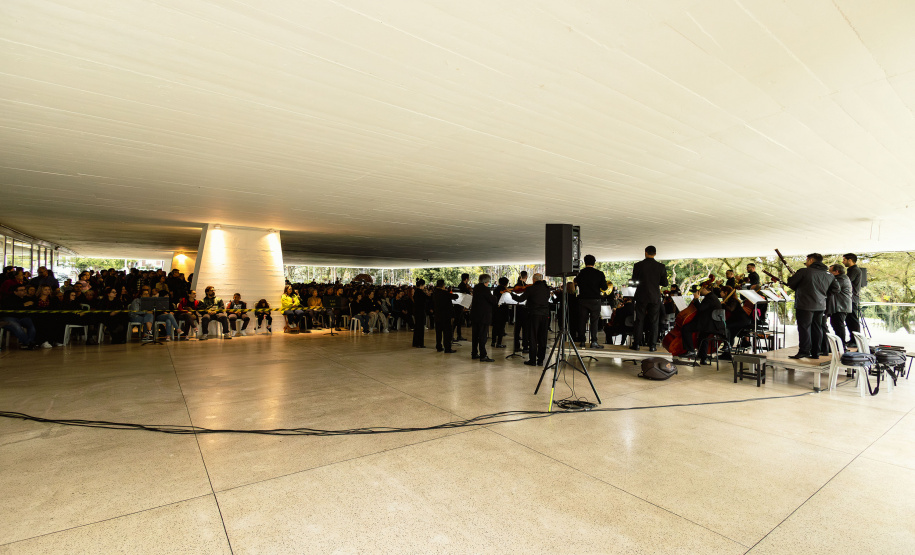 Orquestra Sinfônica do Paraná apresenta neste sábado (05) a terceira edição do concerto “Mostly Mozart” no Museu Oscar Niemeyer
