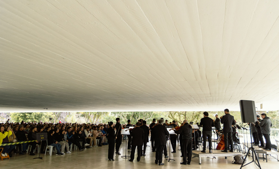Orquestra Sinfônica do Paraná apresenta neste sábado (05) a terceira edição do concerto “Mostly Mozart” no Museu Oscar Niemeyer