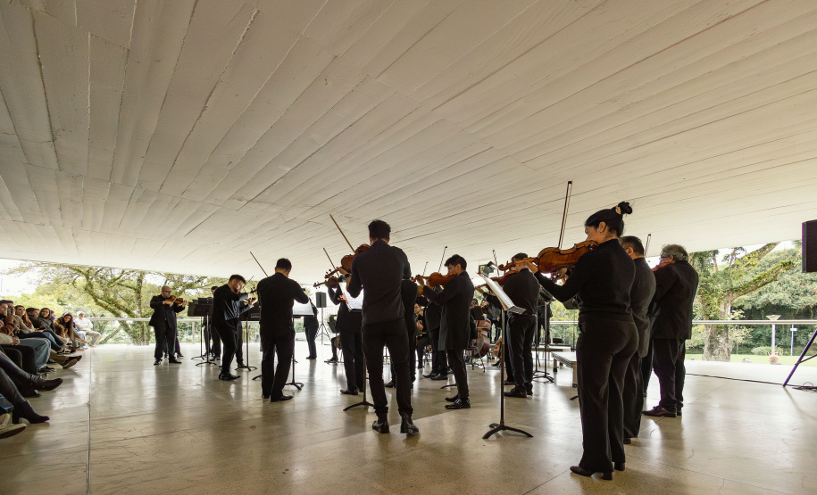 Orquestra Sinfônica do Paraná apresenta neste sábado (05) a terceira edição do concerto “Mostly Mozart” no Museu Oscar Niemeyer