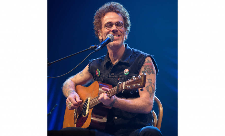 Teatro Guaíra recebe "Voz e Violão" do Nando Reis em apresentação acústica