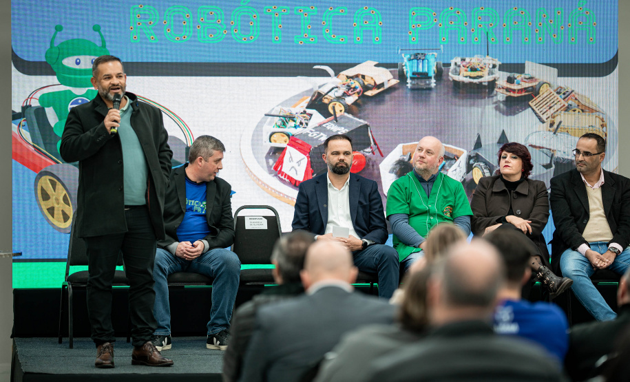 Seminário reúne professores e consolida ensino da Robótica como referência no Paraná