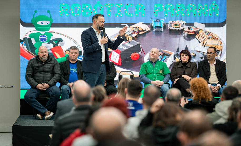 Seminário reúne professores e consolida ensino da Robótica como referência no Paraná