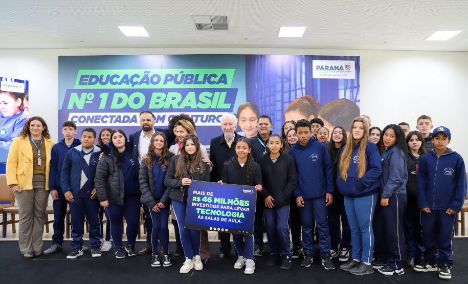 VICE ENTREGA TABLETS EDUCAÇÃO