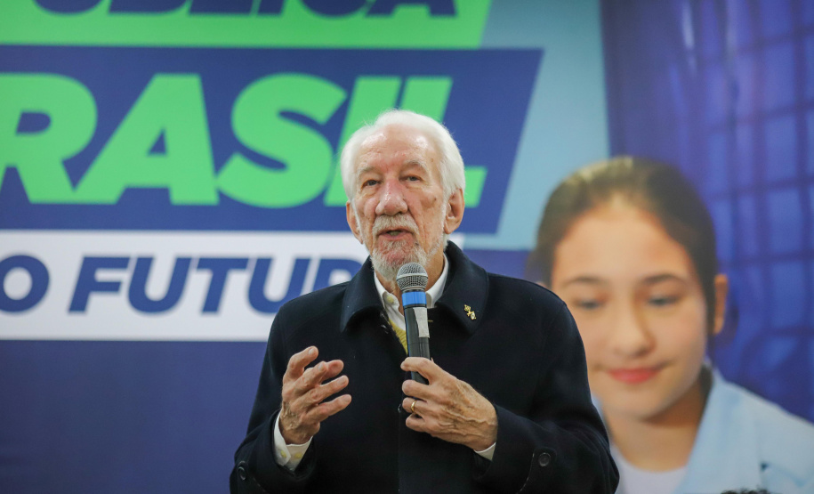 VICE ENTREGA TABLETS EDUCAÇÃO