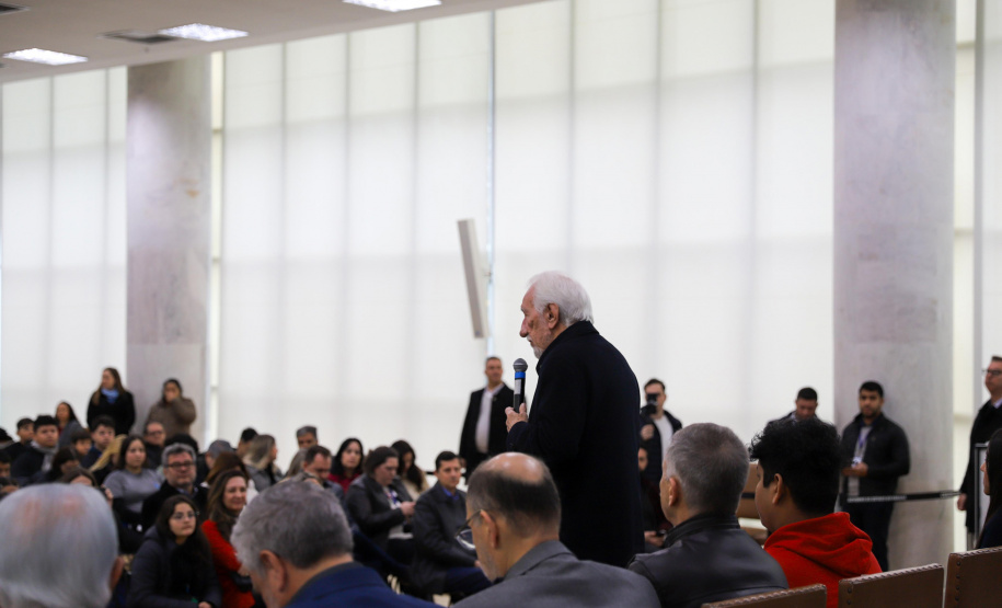 VICE ENTREGA TABLETS EDUCAÇÃO