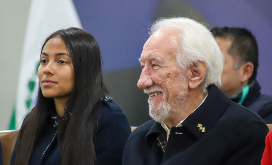 VICE ENTREGA TABLETS EDUCAÇÃO