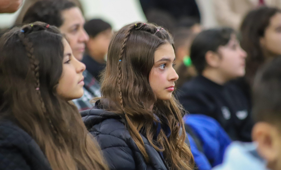 VICE ENTREGA TABLETS EDUCAÇÃO