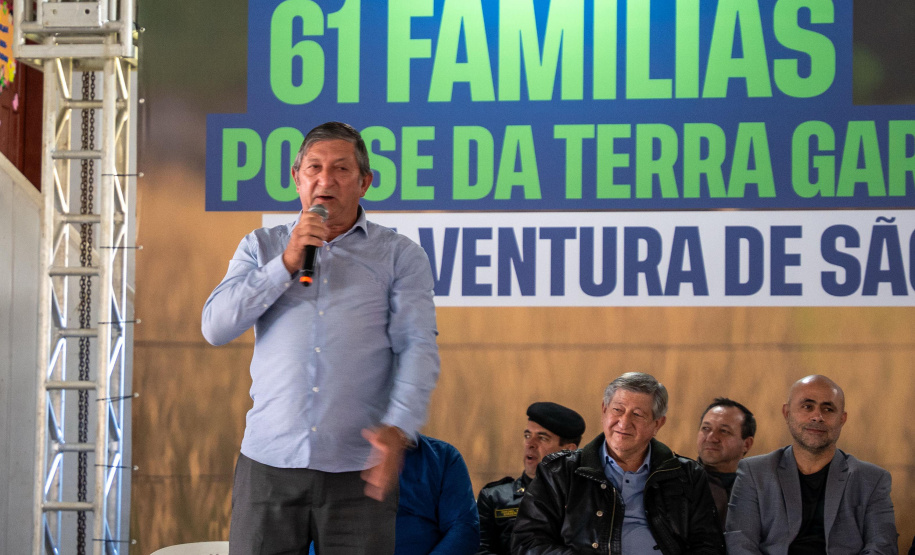 VICE ENTREGA TÍTULO REGULARIZAÇÃO FUNDIÁRIA