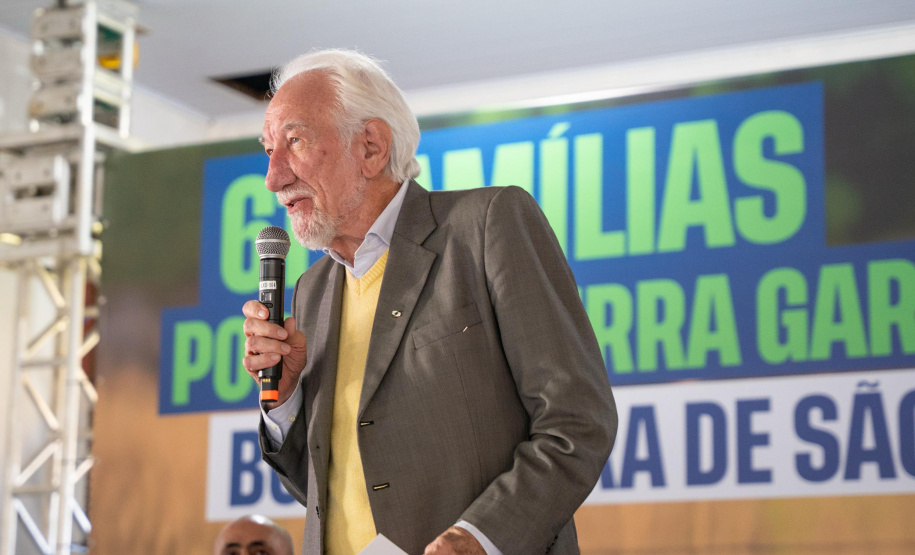 VICE ENTREGA TÍTULO REGULARIZAÇÃO FUNDIÁRIA