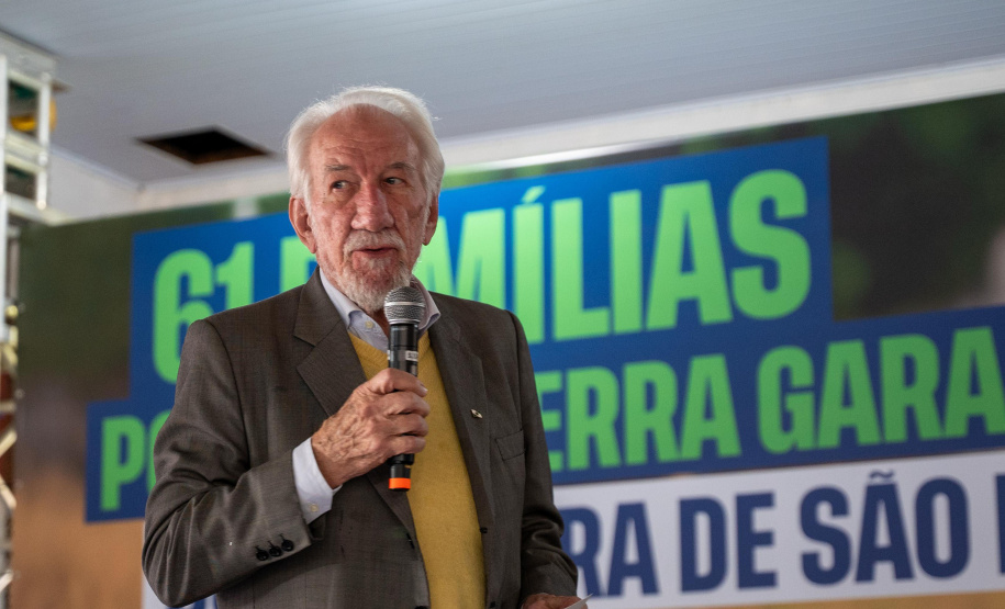 VICE ENTREGA TÍTULO REGULARIZAÇÃO FUNDIÁRIA