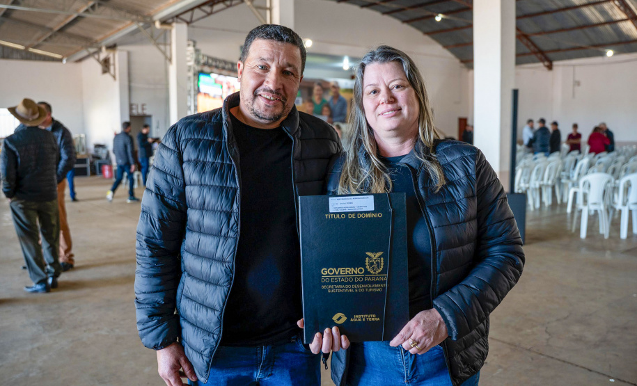 VICE ENTREGA TÍTULO REGULARIZAÇÃO FUNDIÁRIA