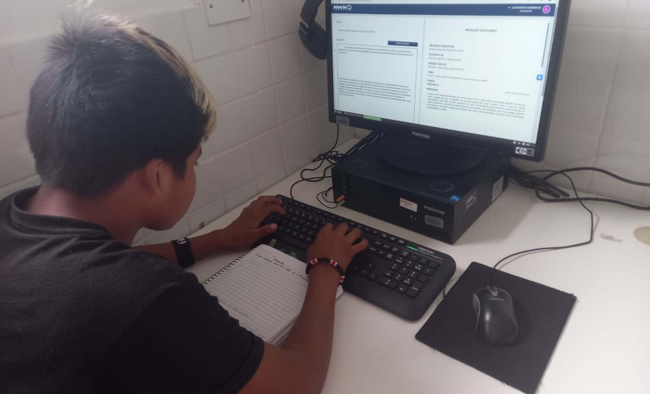 Conectividade e inclusão: internet de alta velocidade beneficia estudantes e professores em escolas indígenas do Paraná