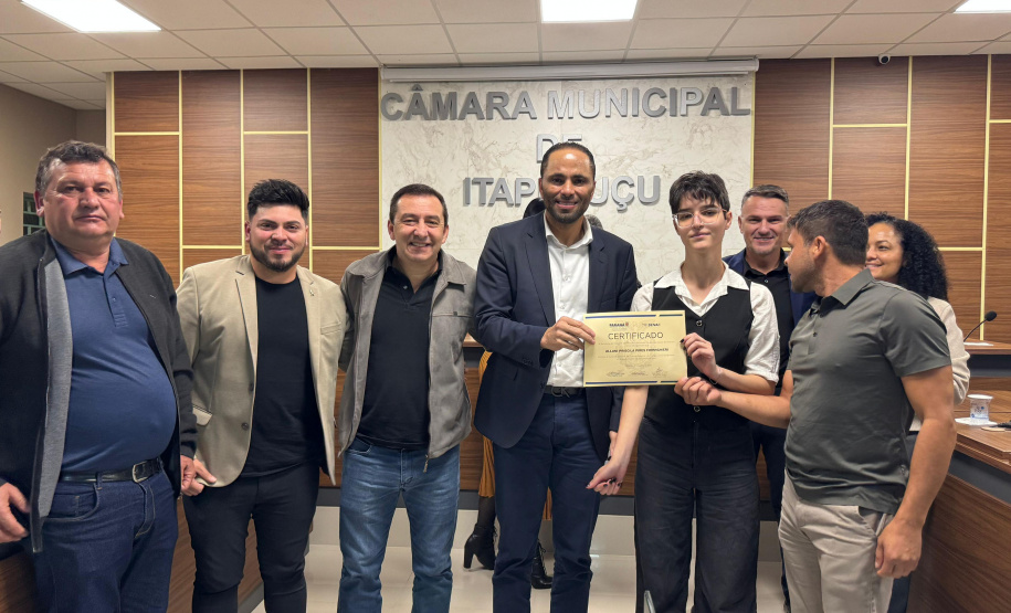 Qualifica Paraná amplia oportunidades com capacitação e forma alunos do curso de confecção em Itaperuçu