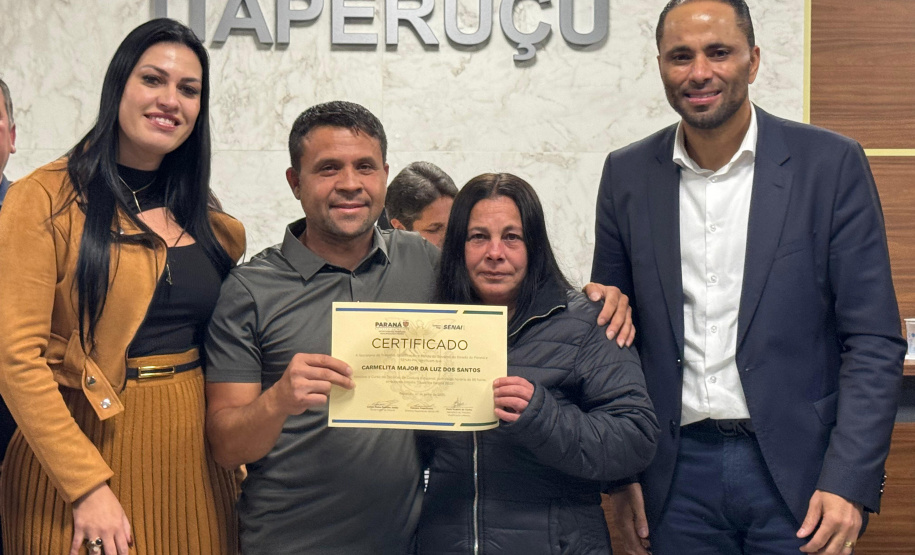 Qualifica Paraná amplia oportunidades com capacitação e forma alunos do curso de confecção em Itaperuçu