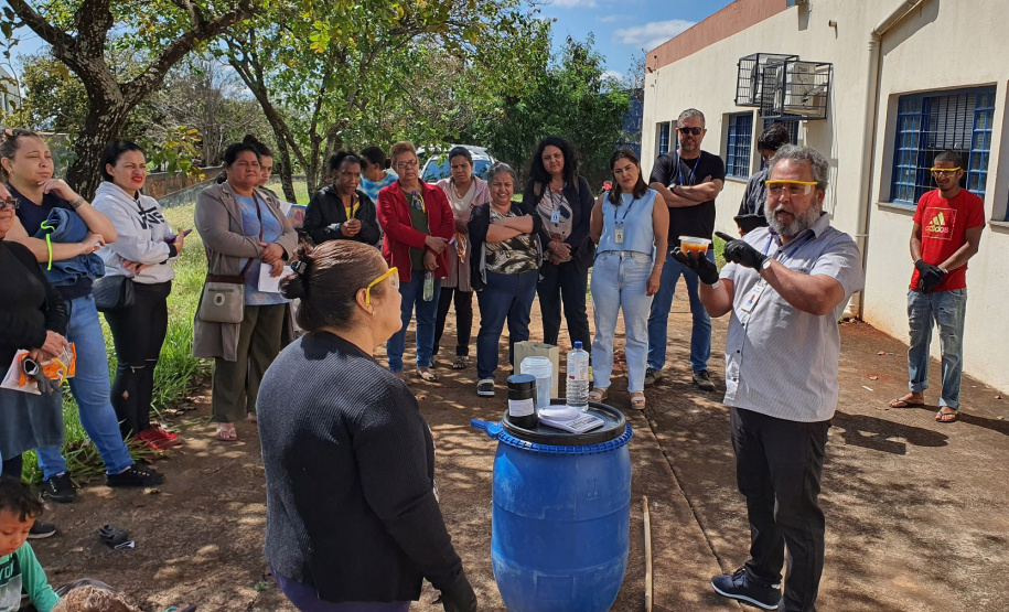 Sanepar ensina a fazer sabão com óleo de cozinha: economia em casa e preservação do meio ambiente