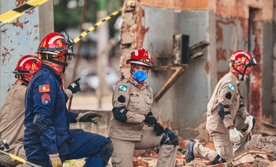 Bombeiros do Paraná concluem curso com padrão da ONU para resgate em desabamentos