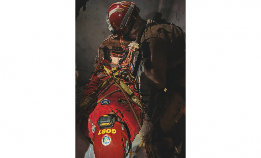 Bombeiros do Paraná concluem curso com padrão da ONU para resgate em desabamentos