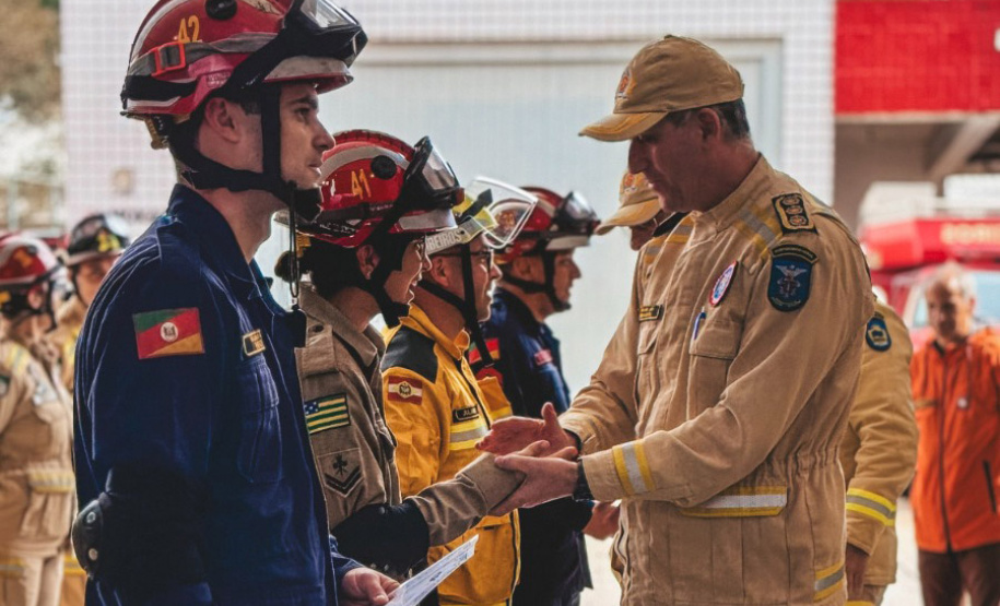 Bombeiros do Paraná concluem curso com padrão da ONU para resgate em desabamentos