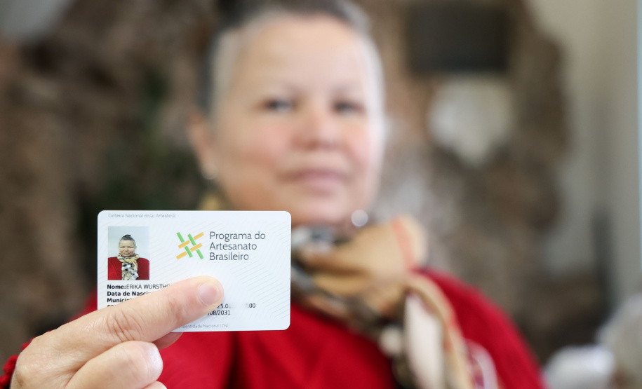 Paraná lidera emissão de carteiras do artesão em agosto