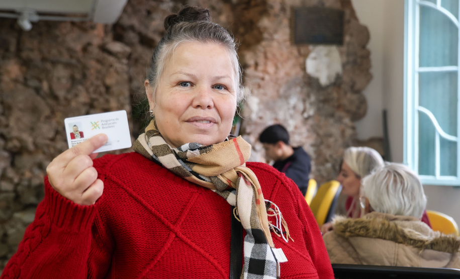 Paraná lidera emissão de carteiras do artesão em agosto