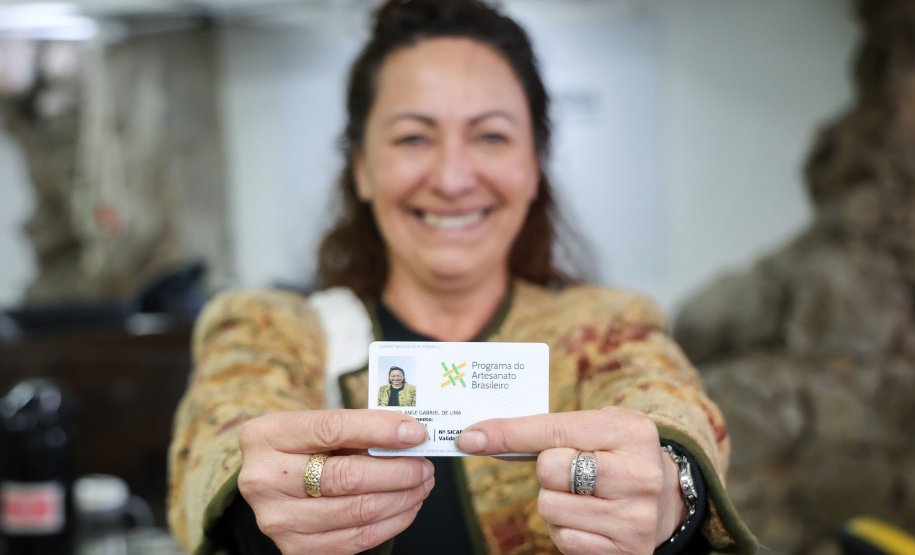 Paraná lidera emissão de carteiras do artesão em agosto