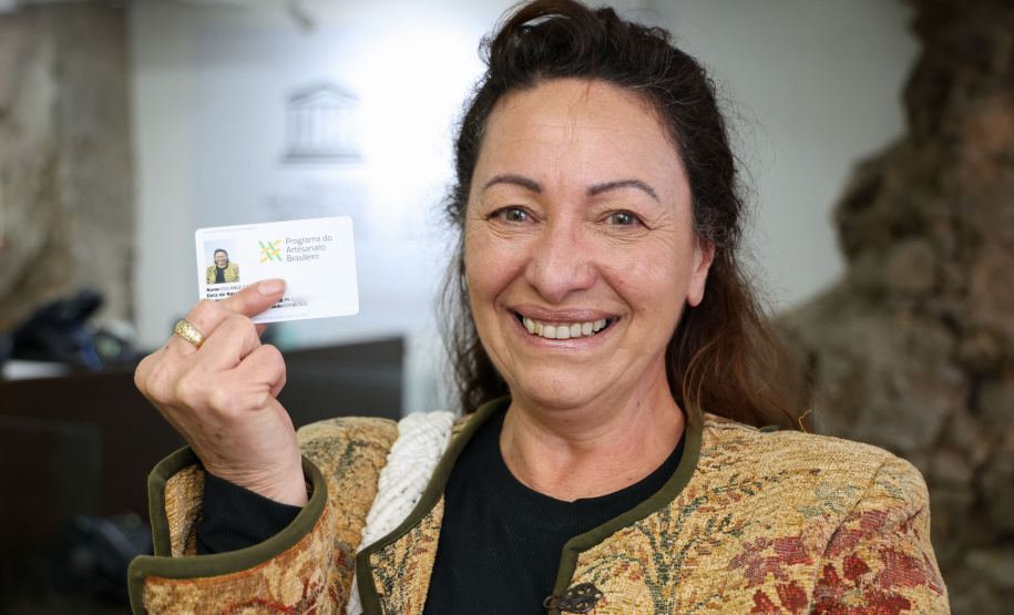 Paraná lidera emissão de carteiras do artesão em agosto