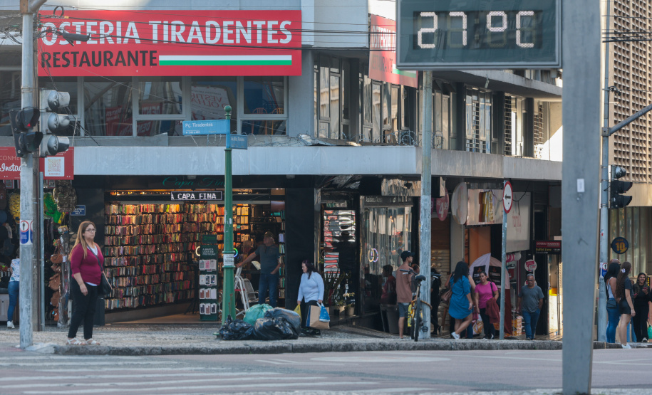 Paraná gera 108 mil empregos formais até agosto 2025, 3º melhor saldo do Brasil