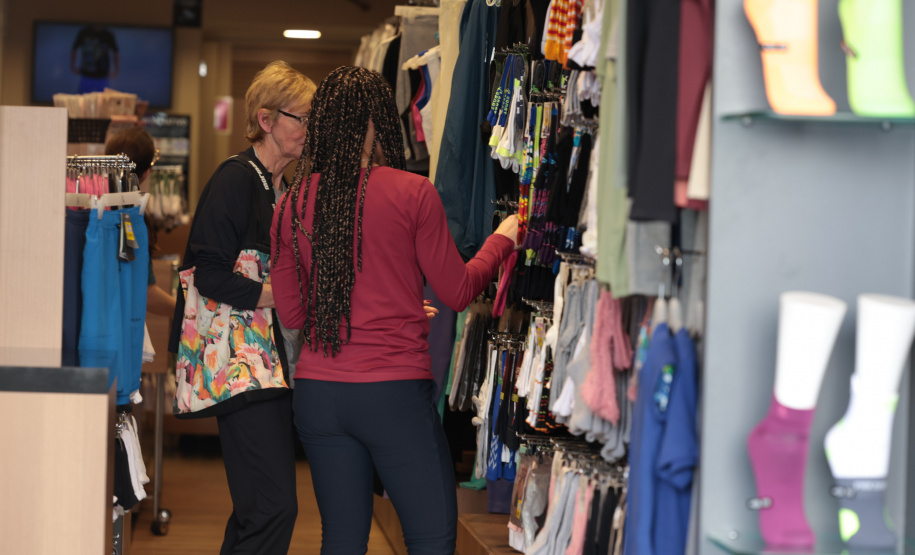 Paraná gera 108 mil empregos formais até agosto 2025, 3º melhor saldo do Brasil