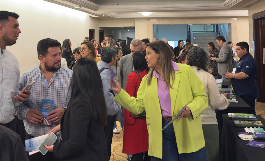 Em evento inédito, Viaje Paraná capacita estrangeiros e leva coexpositores a Montevidéu, no Uruguai