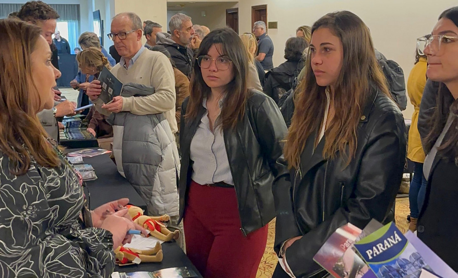 Em evento inédito, Viaje Paraná capacita estrangeiros e leva coexpositores a Montevidéu, no Uruguai