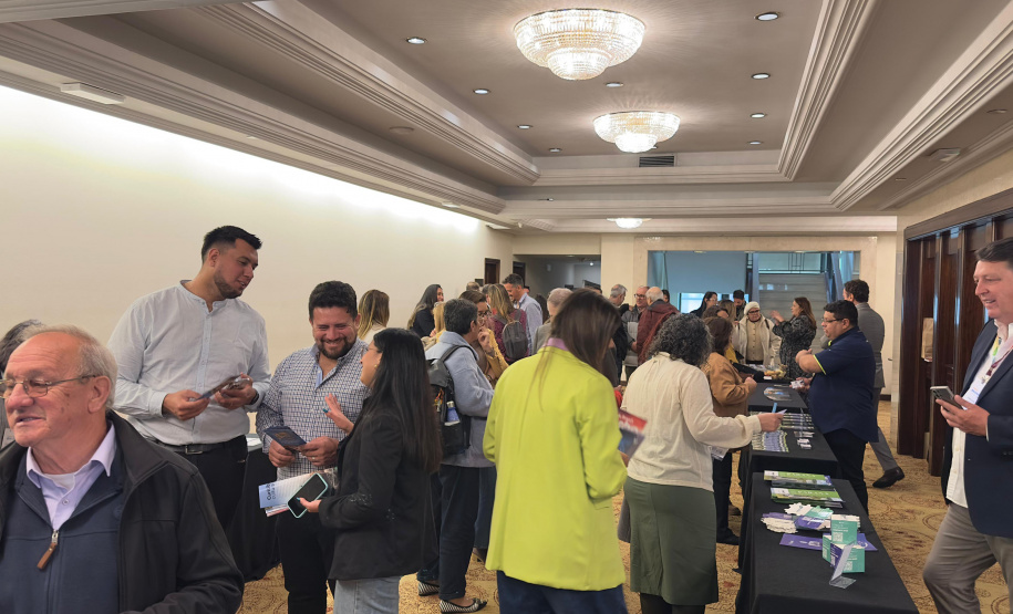 Em evento inédito, Viaje Paraná capacita estrangeiros e leva coexpositores a Montevidéu, no Uruguai