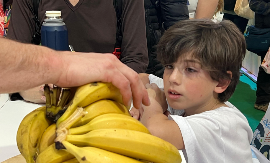 Barreado encanta público da FIT Buenos Aires no estande do Viaje Paraná