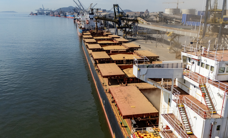 Porto de Paranaguá amplia calado para navios graneleiros e aumenta capacidade de exportação