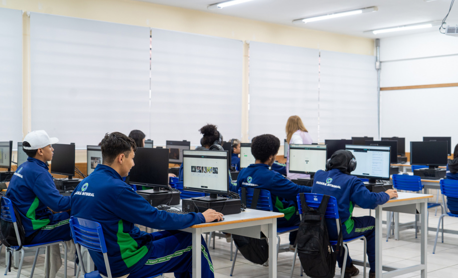 SEED - Projeto de modernização entrega lava-louças e novos equipamentos para cozinhas de escolas do Paraná