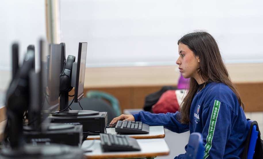 SEED - Projeto de modernização entrega lava-louças e novos equipamentos para cozinhas de escolas do Paraná