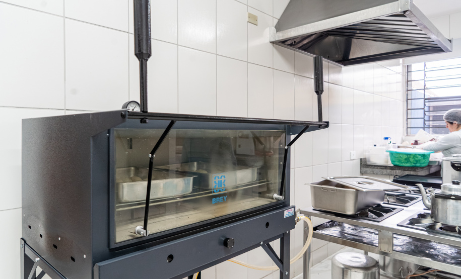 SEED - Projeto de modernização entrega lava-louças e novos equipamentos para cozinhas de escolas do Paraná