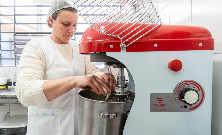 SEED - Projeto de modernização entrega lava-louças e novos equipamentos para cozinhas de escolas do Paraná