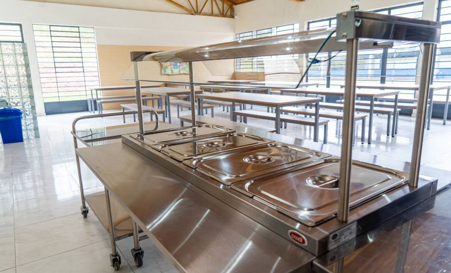 SEED - Projeto de modernização entrega lava-louças e novos equipamentos para cozinhas de escolas do Paraná