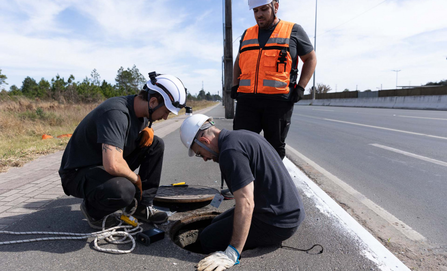 Sanepar usa esferas inteligentes para inspecionar redes sem interromper distribuição de água