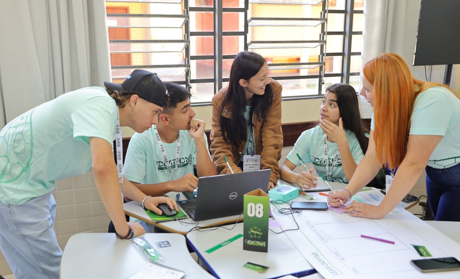 Inovação no campo: projeto de coleira inteligente criado por estudantes é destaque no Ideathon de Francisco Beltrão