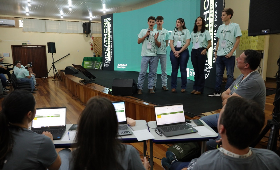 Inovação no campo: projeto de coleira inteligente criado por estudantes é destaque no Ideathon de Francisco Beltrão