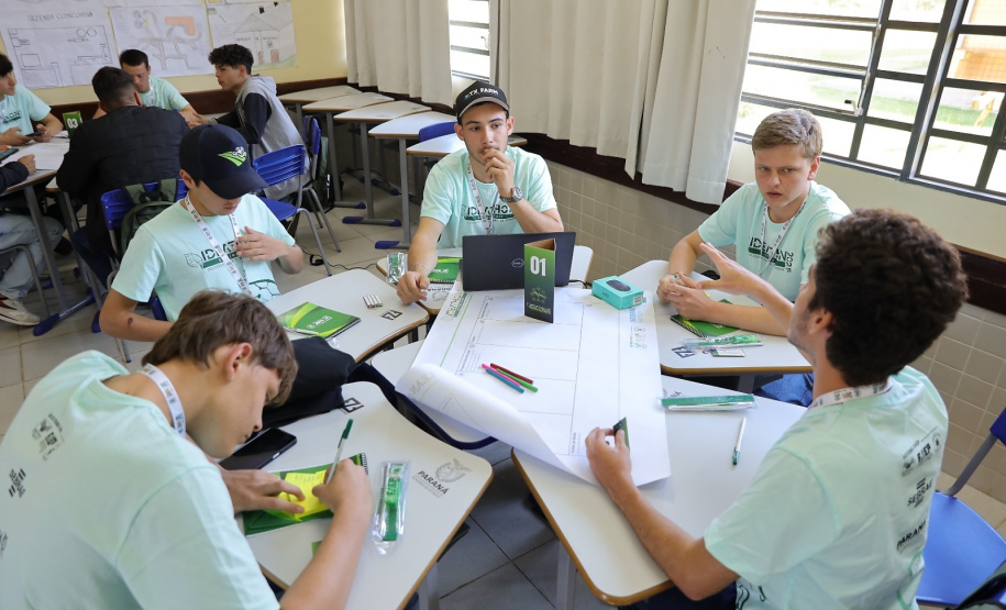 Inovação no campo: projeto de coleira inteligente criado por estudantes é destaque no Ideathon de Francisco Beltrão