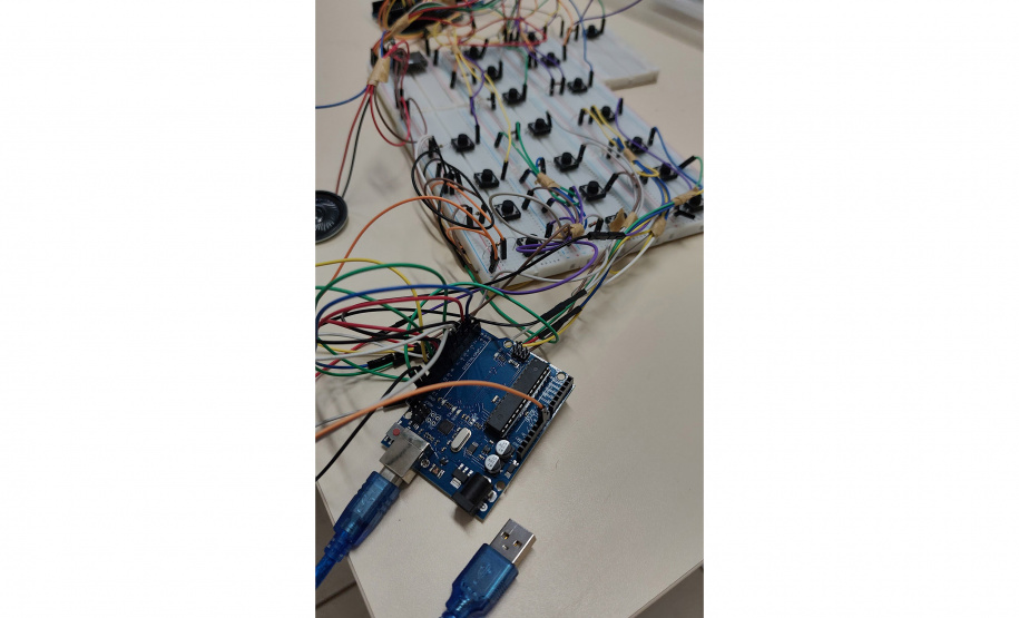 Calculadora para pessoas com deficiência visual desenvolvida por alunas da rede será destaque em feira científica internacional