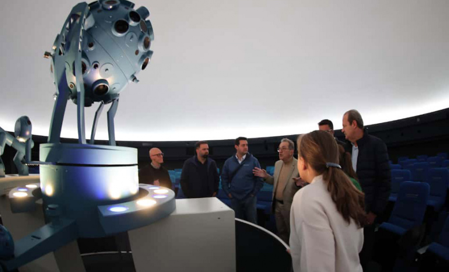 Visita ao Planetário de  Wolfsburg. É um dos dez maiores planetários da Alemanha