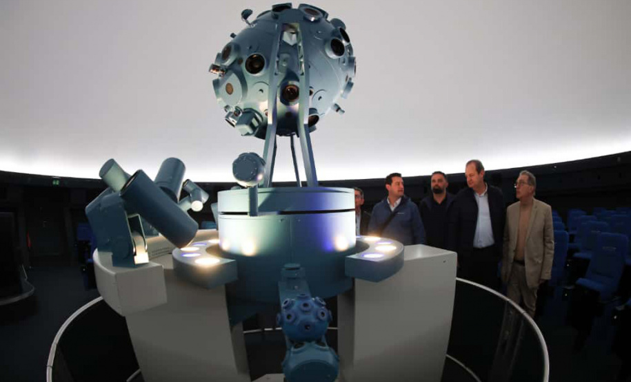 Visita ao Planetário de  Wolfsburg. É um dos dez maiores planetários da Alemanha